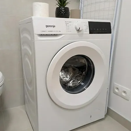 Sadba Apartment, 1-4 Guests, Free Parking & Wifi, 15 Min From Downtown