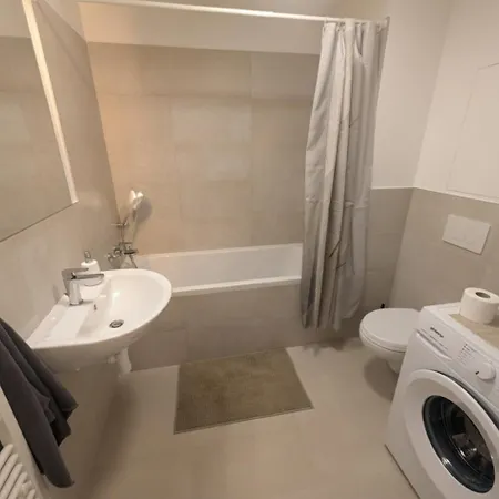 Bratislava, Sadba Family Apartment, Balcony, Free Parking, Airport 1km, Old Town 8km Apartmán