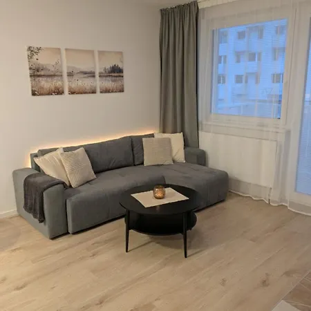 Bratislava, Sadba Family Apartment, Balcony, Free Parking, Airport 1km, Old Town 8km 브라티슬라바