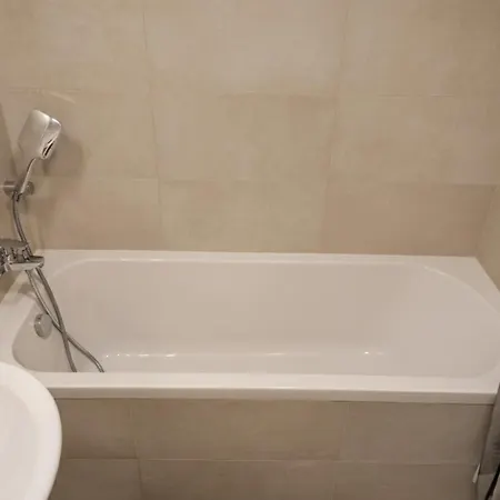 Bratislava, Sadba Family Apartment, Balcony, Free Parking, Airport 1km, Old Town 8km