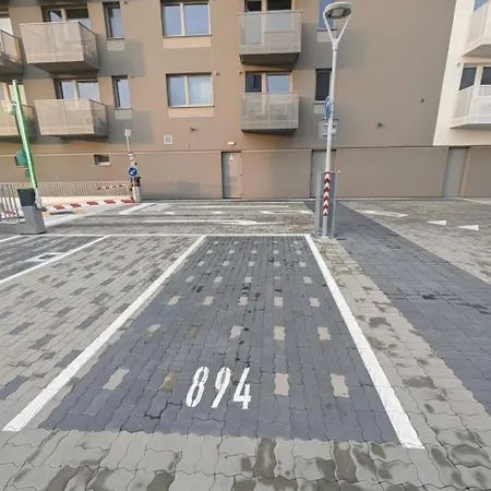 아파트 Bratislava, Sadba Family Apartment, Balcony, Free Parking, Airport 1km, Old Town 8km